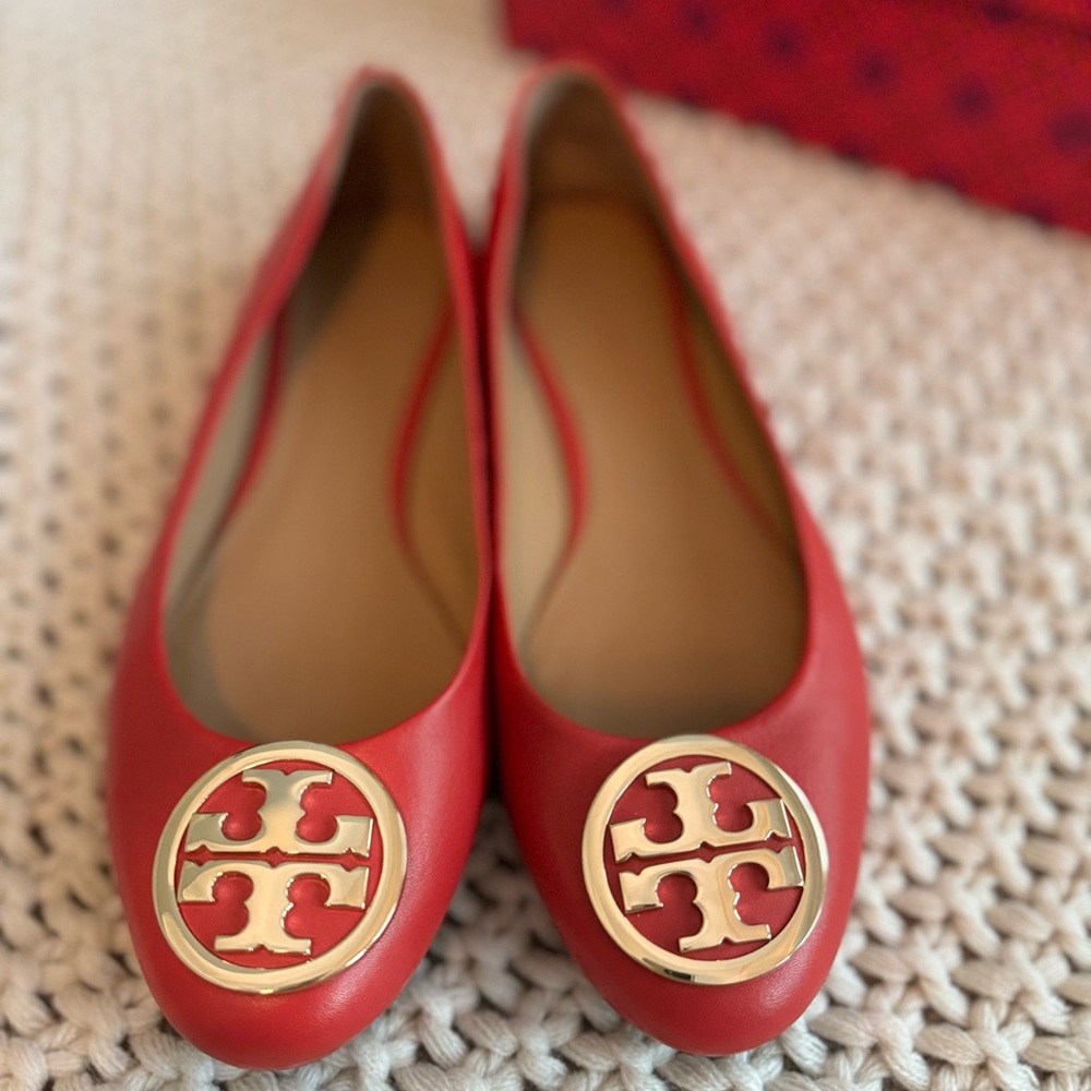 Tory Burch Red Flats with Gold Logo - Picture 4 of 5
